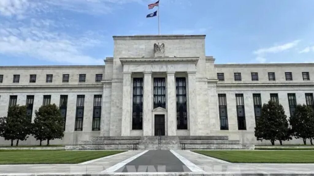 Fed pauses interest rate cuts?